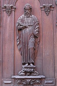 Foto einer Holzfigur des Apostels Paulus, Kirchenportal, Wolfenbüttel